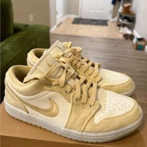SOLD!! Women’s Nike Shoes